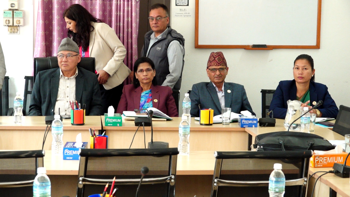 एमाले सांसदले पारिवारिक सदस्य स्वकीय राख्न नपाउने