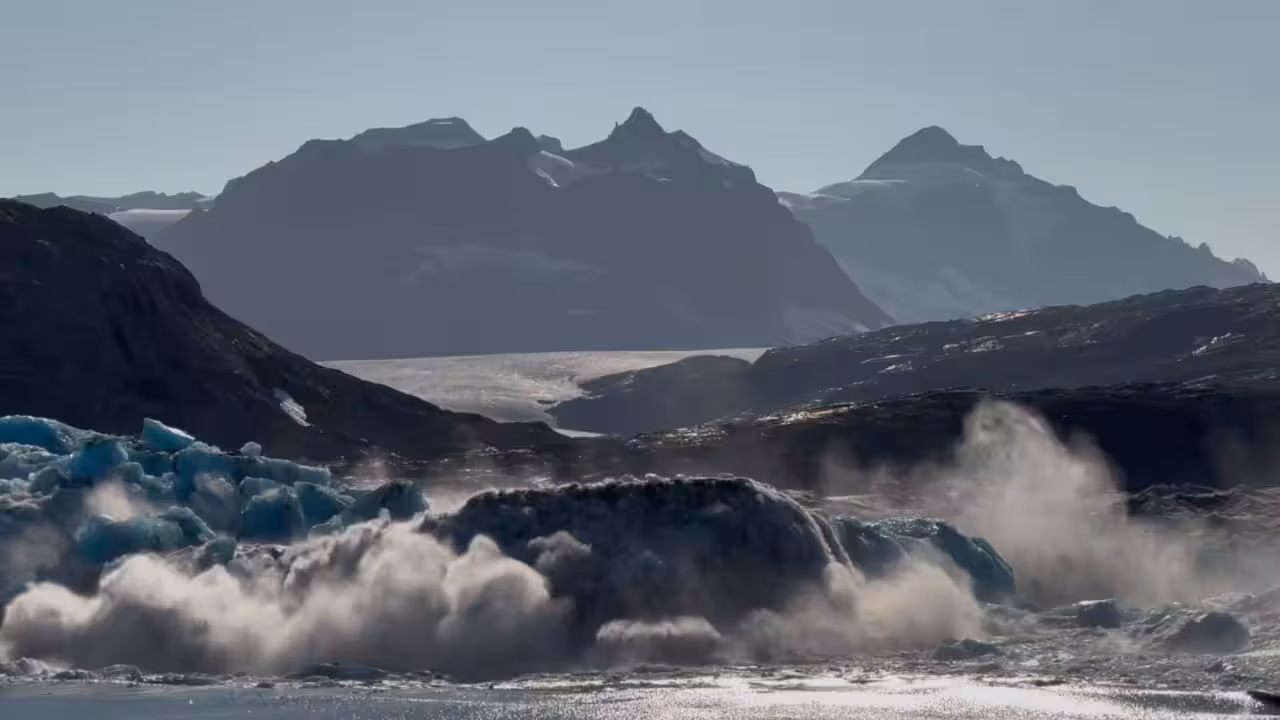 Scientists watched a 1km-wide, 100m-thick section of Greenland’s Sorgenfri glacier break away