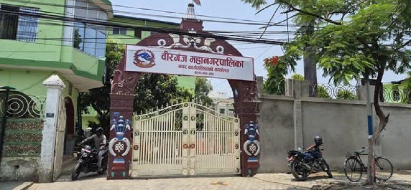 वीरगञ्जमा इन्टरनेटका अव्यवस्थित तार हटाइने