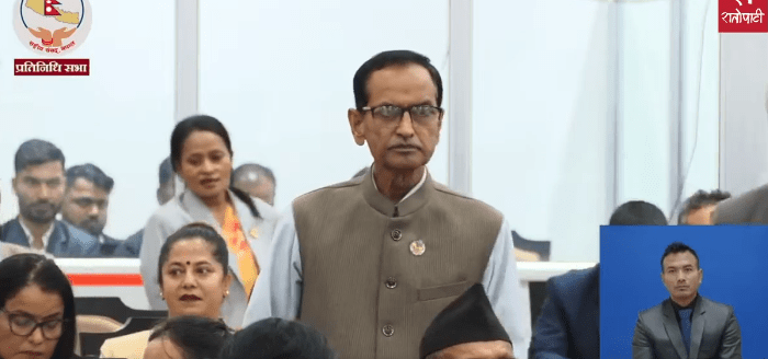सदनमा ‘मौन’ उभिएर कांग्रेस सांसद यादवले गरे विरोध