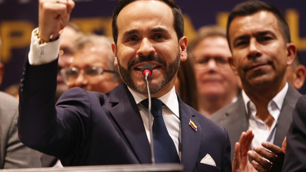 Colombia's Abelardo de la Espriella takes office, vows war on guerrillas