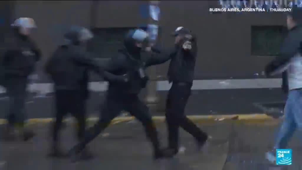 Argentina: Thousands protest private property legislation